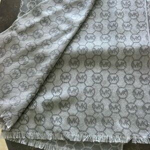 Authentic Michael Kori gray long scarf light weight reversible w/fringe unisex